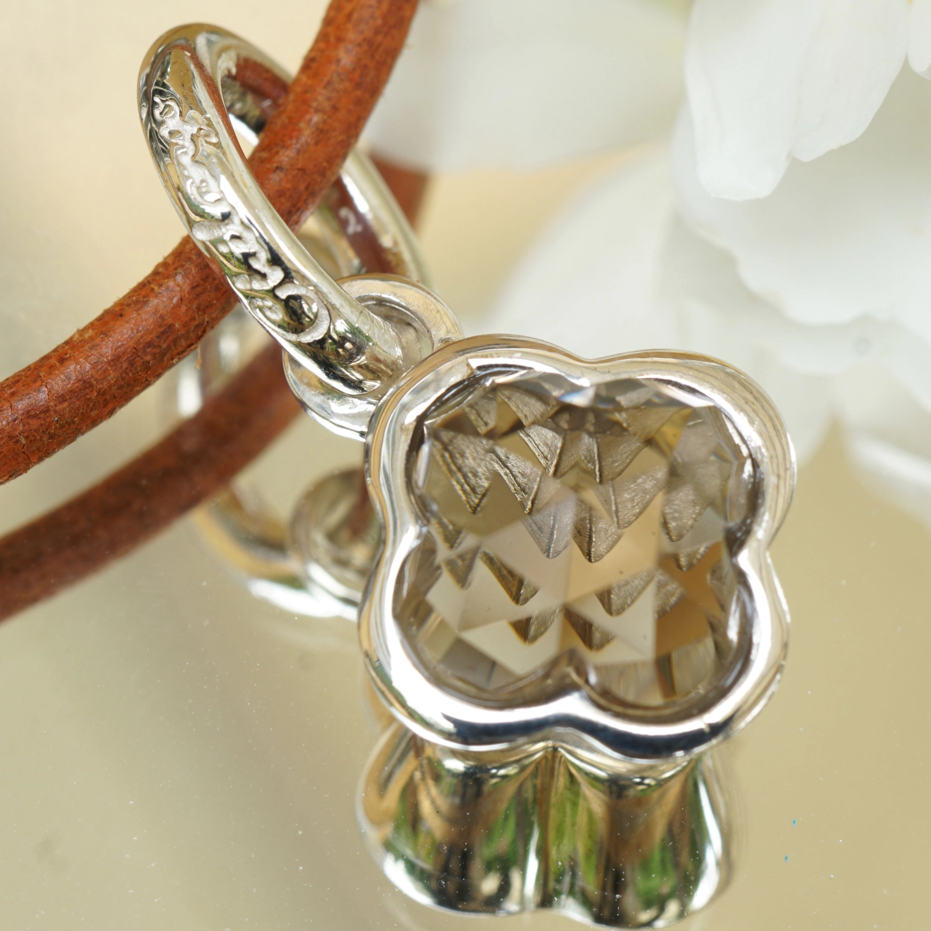 Original Chilango Rauchquarz Anhänger Lilly Flower out of Nature 925er Silber toller Schliff