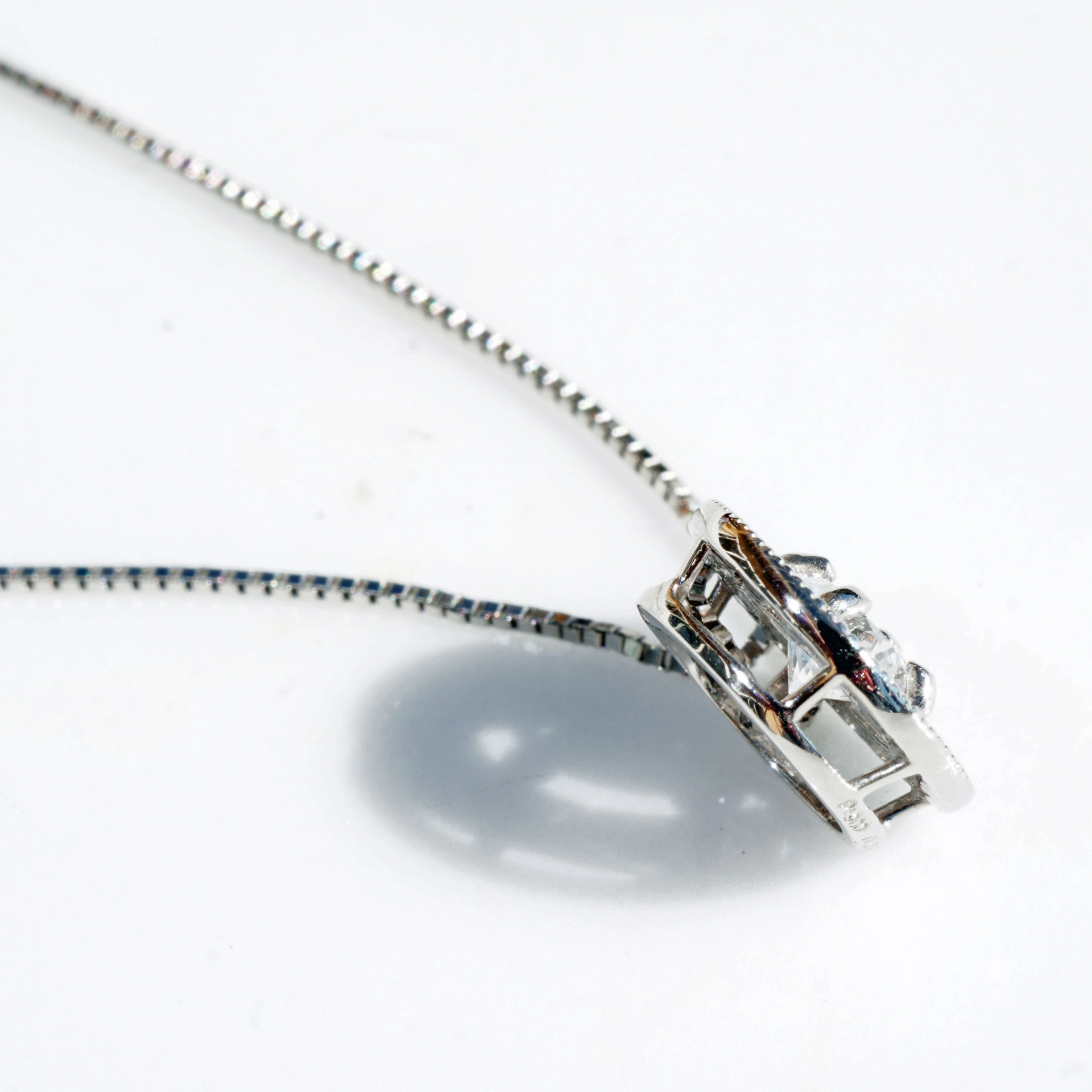 Necklace 0.375 ct Platinum...brilliance and grace...Jewelery to fall in love wit
