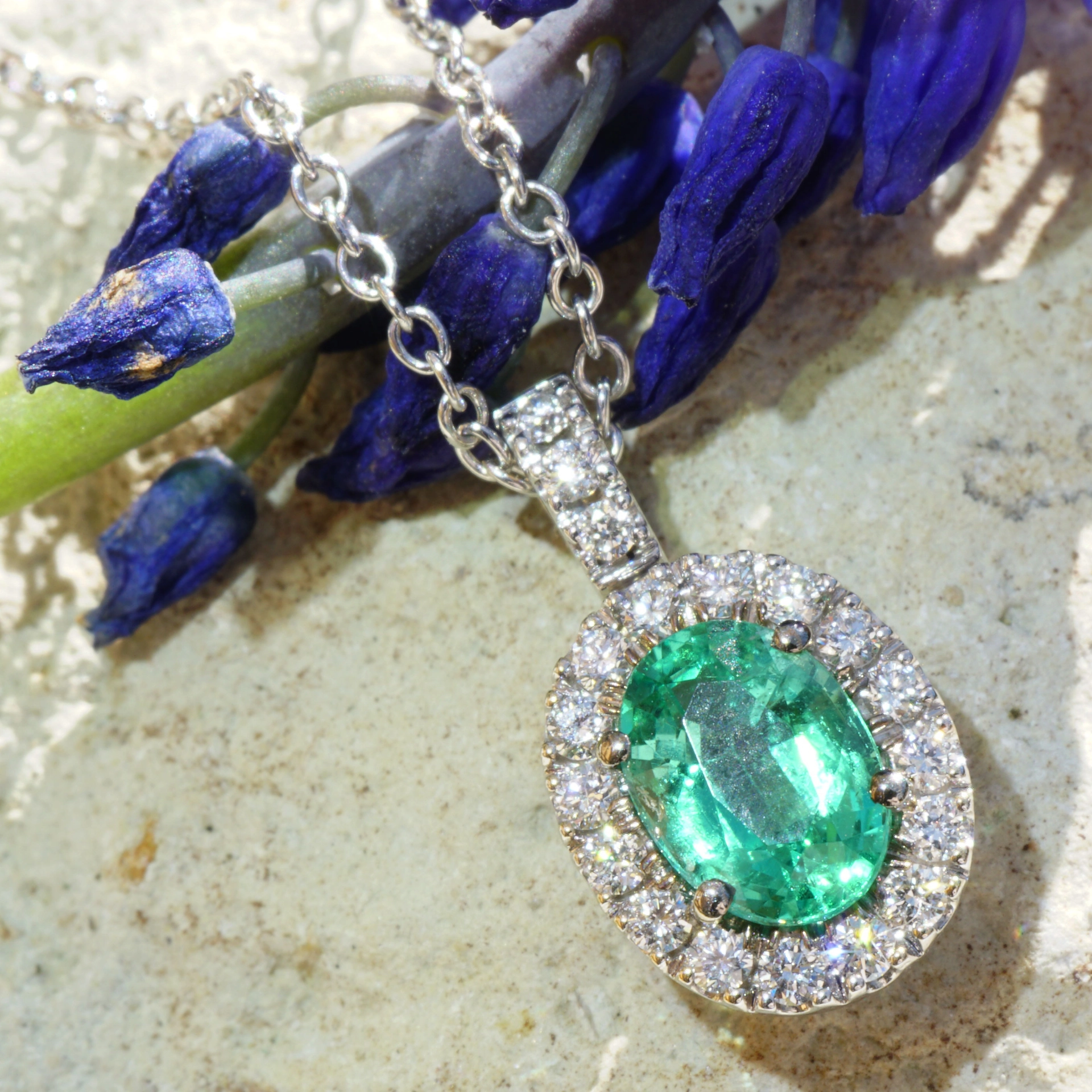 Top Emerald Brilliant Pendant with Chain 18 kt White Gold 0.73 ct AAA+