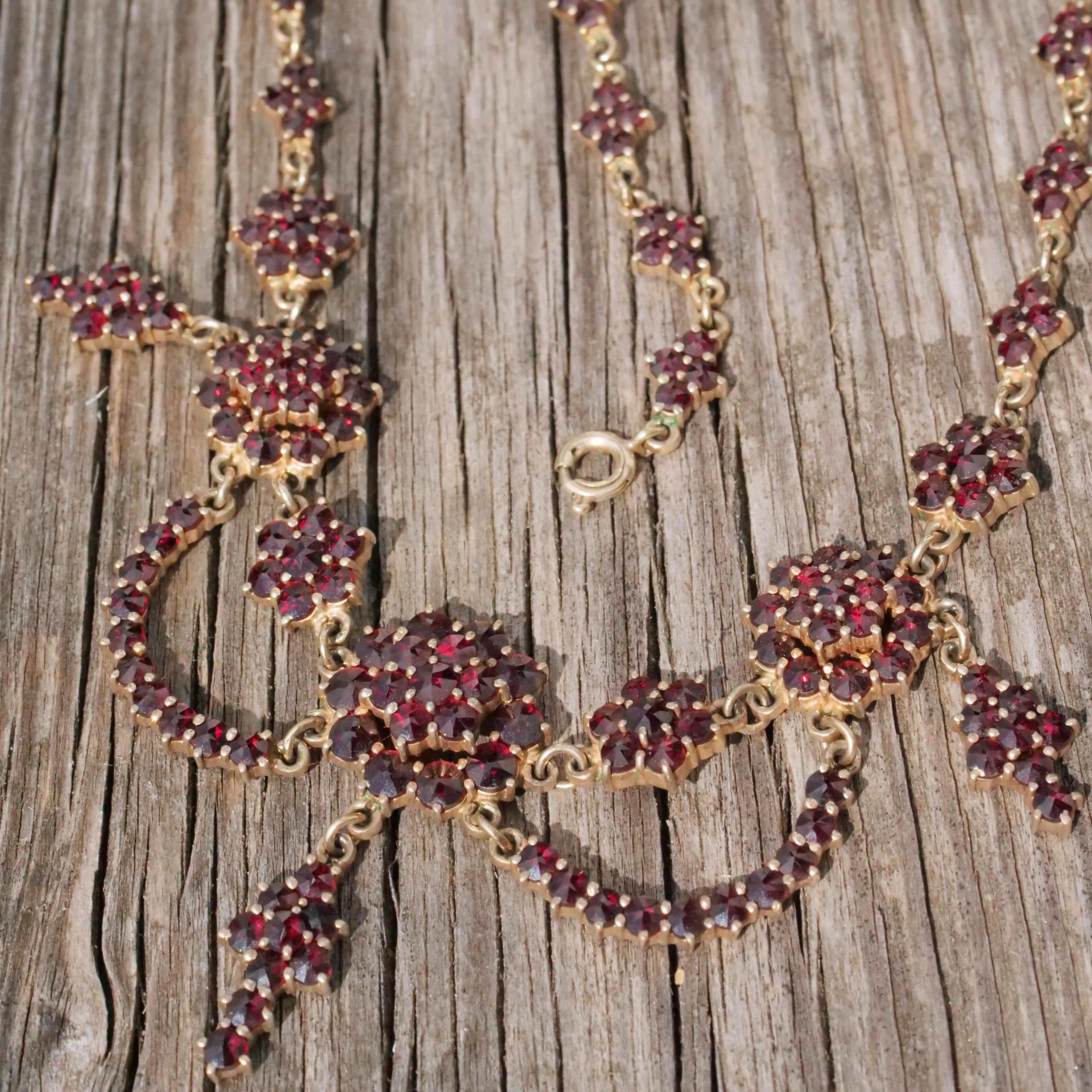 Bohemian Garnet Necklace Silver goldplated....so decorativ