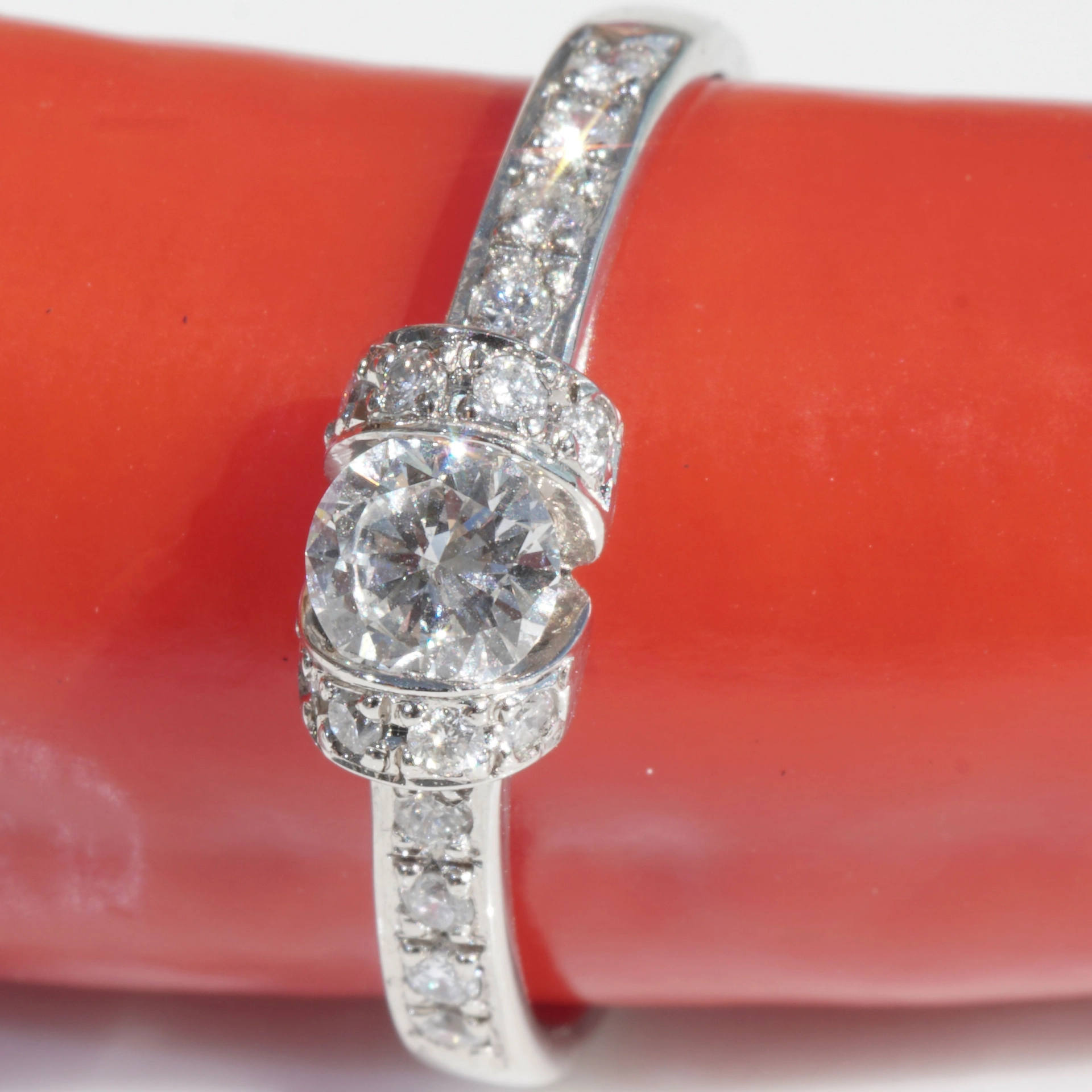 Solitaire Brilliant Ring Platinum 900...such a great Diamond Fire