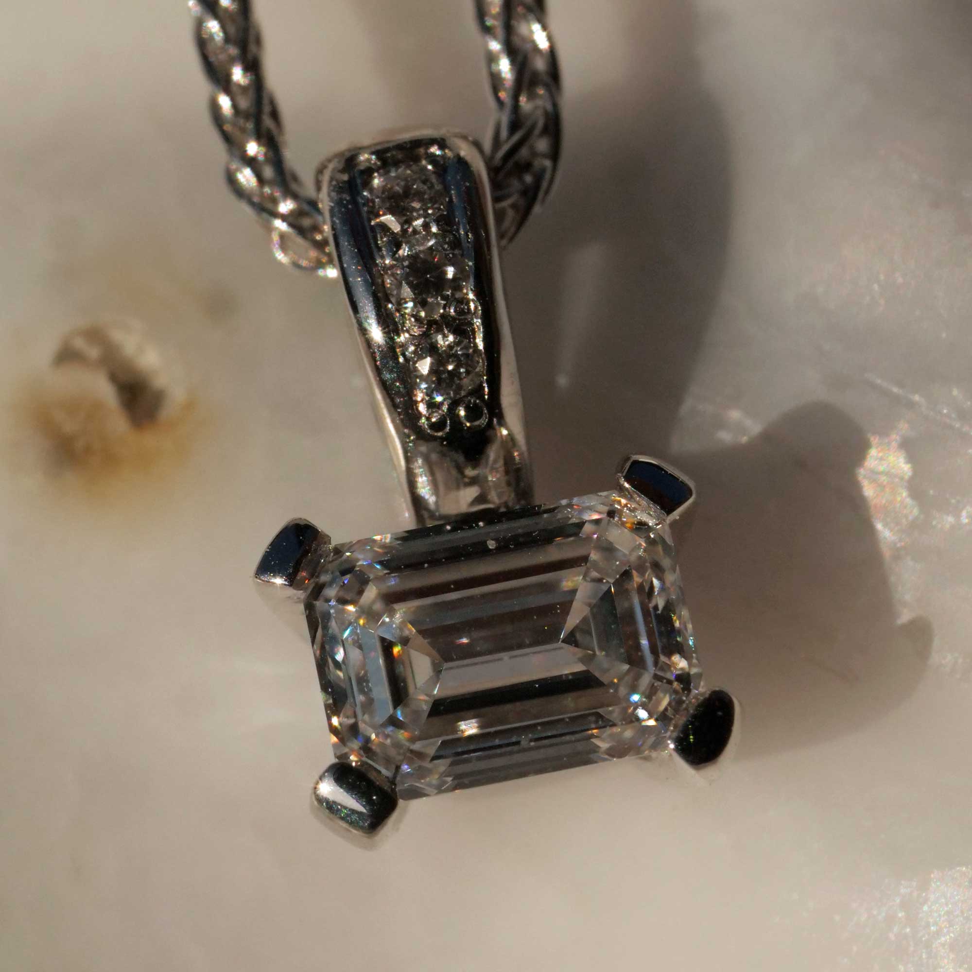 Emeraldcut Diamond Pendant with Chain 0.525 ct F VS2 Silhouette Bentner GIA Certificate 750 White Gold