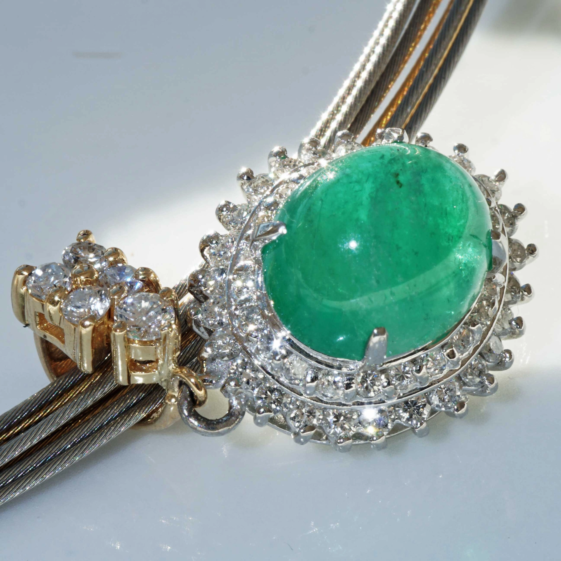Emerald Brilliant Pendant in so bright Color 3.24 ct 0.50 ct TW VS Platinium 18 kt Gold