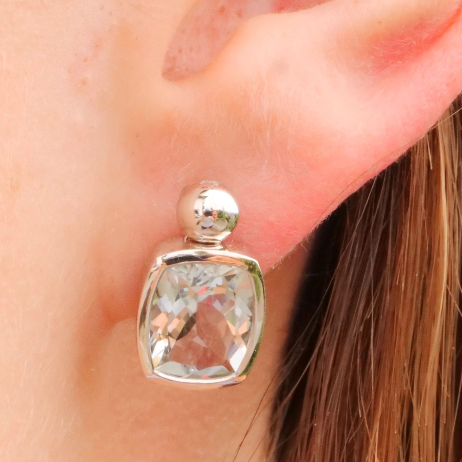 Earrings Aquamarine 18 kt White Gold....modern chic Setting made in Italy