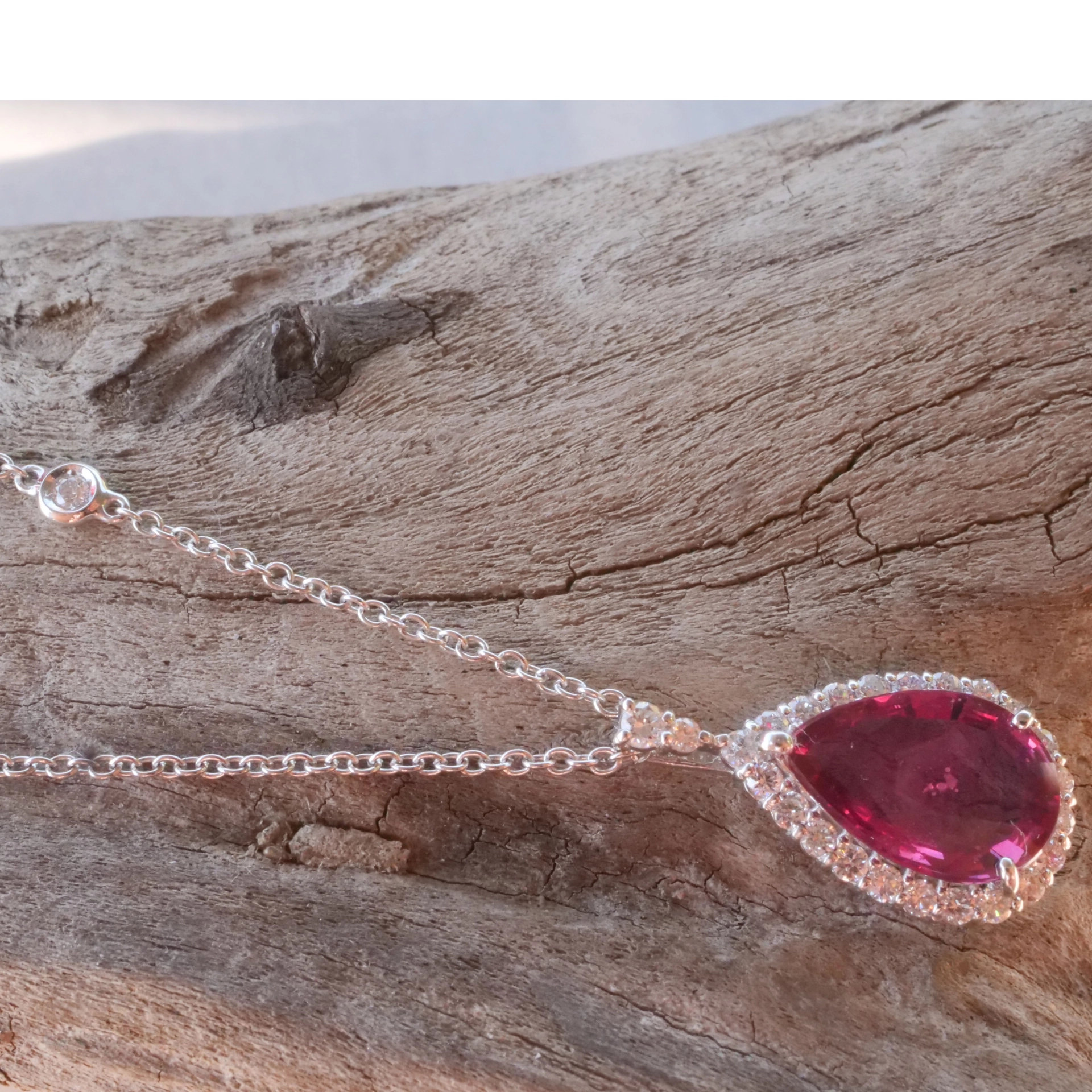 Ruby Brilliant Pendant 3.03 ct unheated Mozambique AIGS Certificate 950 platinum 0.43 ct Rare Size