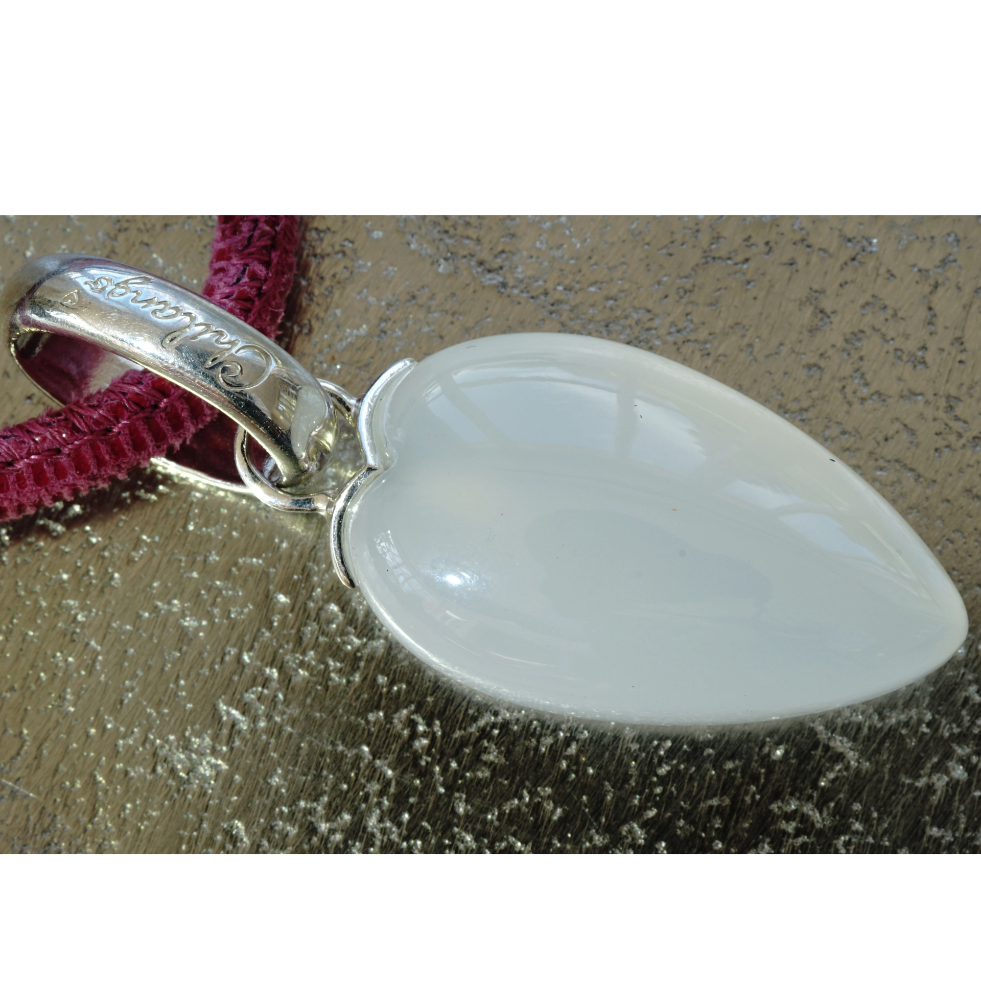 The Best Silver Jewelery forever...High Quality Chilango Pendant Jewel Heart White Calcedony