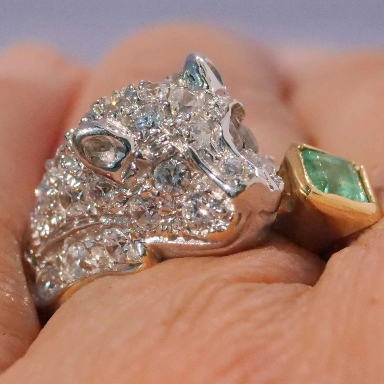Emerald big Cat Ring 18 kt White Gold 0.25 ct beautifully designed