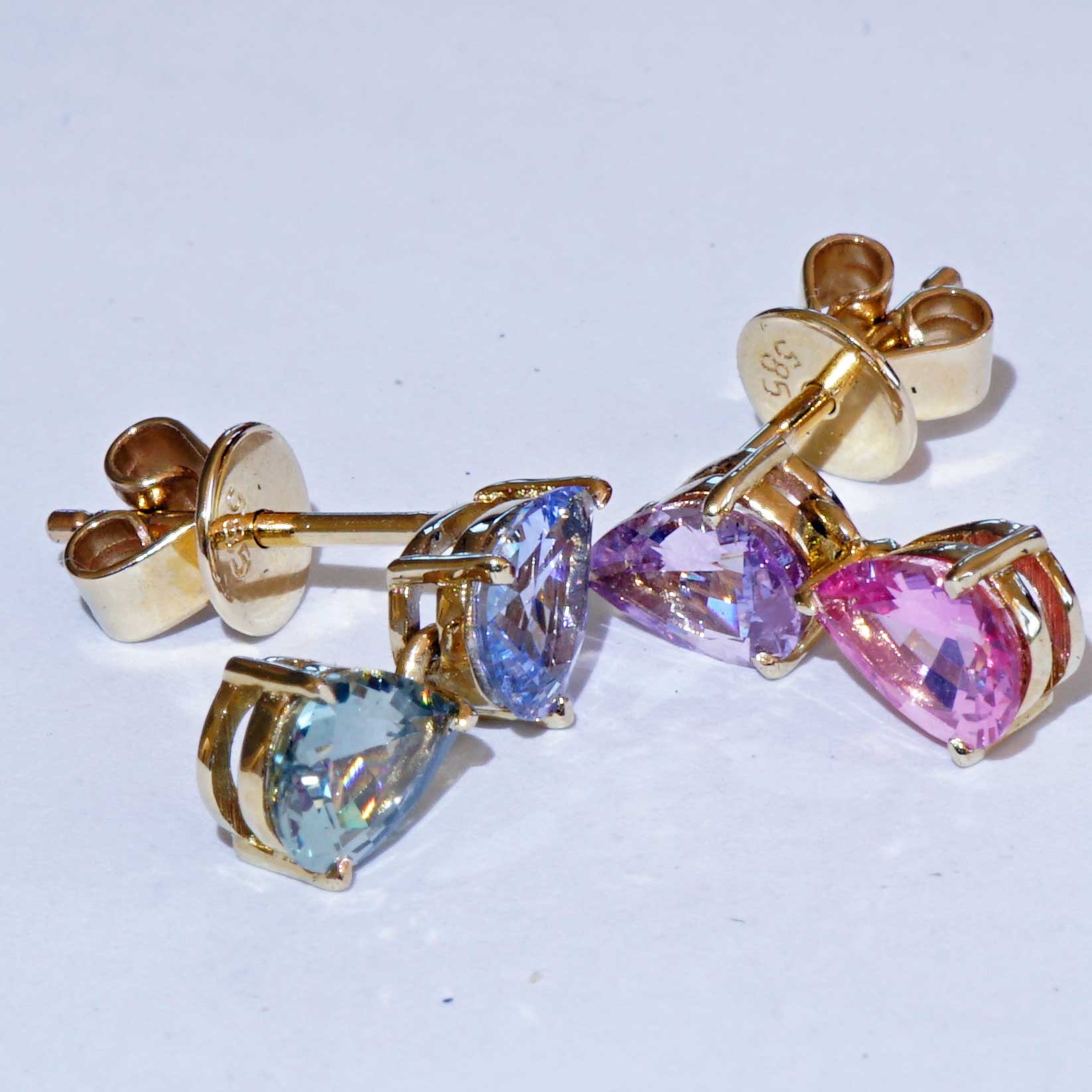 Great Saphire Earrings Multicolor appr. 2.14 ct  14 kt Yellow Gold from Ilanka Mine Madagascar