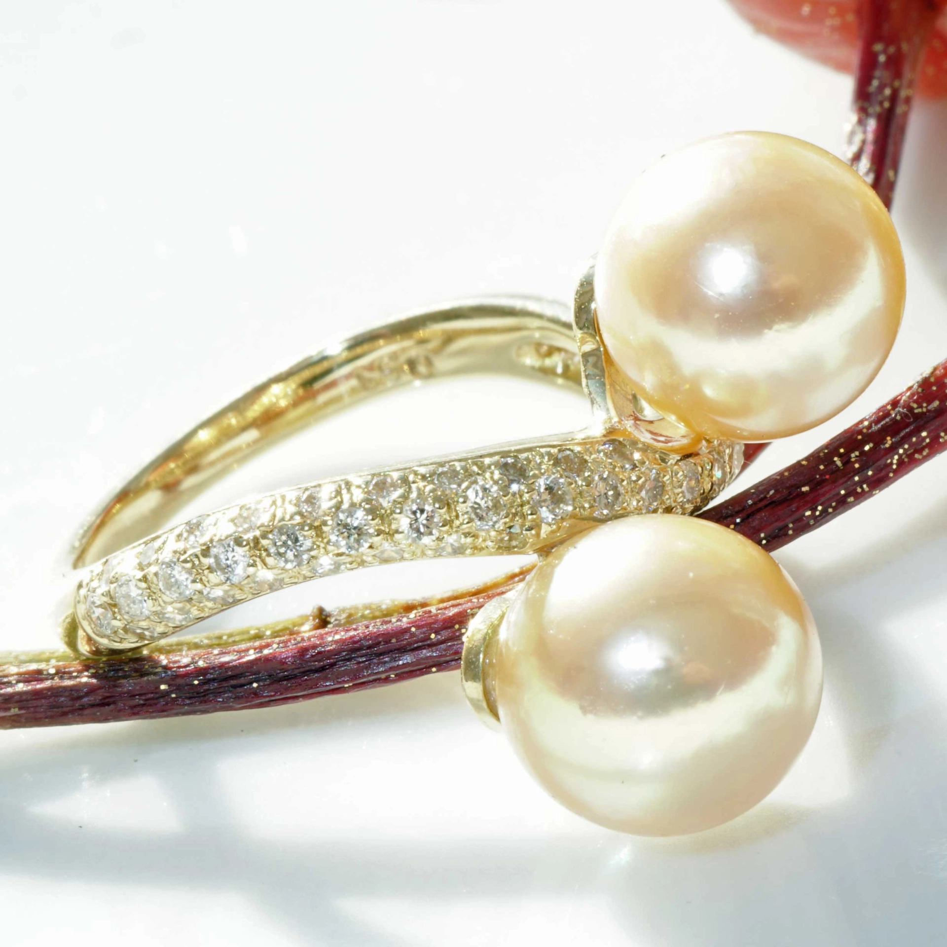 Southsea Pearl Brilliant Ring 18 kt Yellow Gold 0.51 ct W / VS-SI very elegant