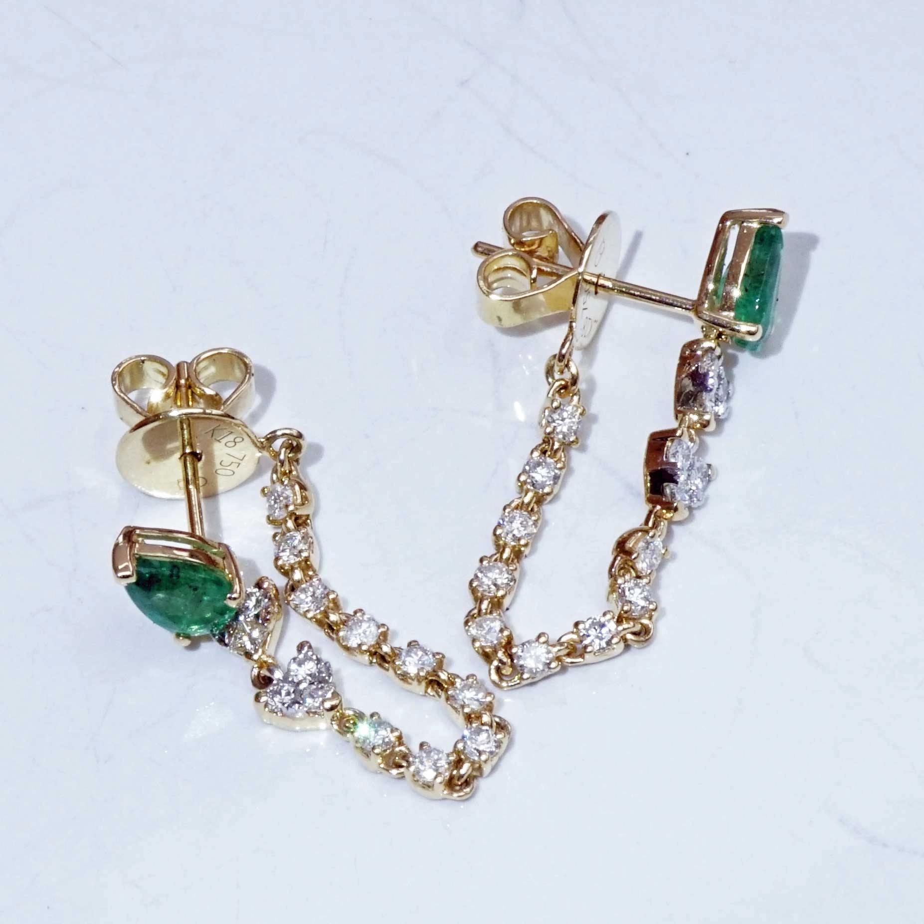 Emerald Brilliant Earring Studs 18 kt Yellow Gold...Chain Style very trendy