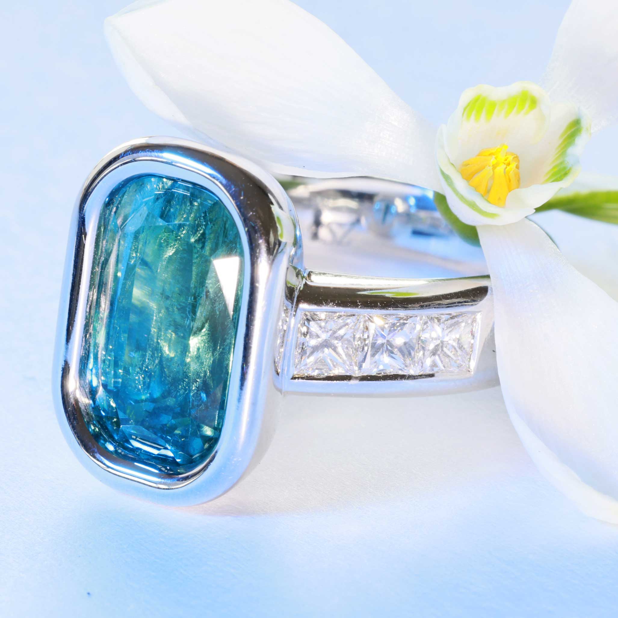 Tourmaline Diamond Ring 750 White Gold Neon Blue Tiffany Blue Afghanistan 8.05 ct Investment Gemstone Rare