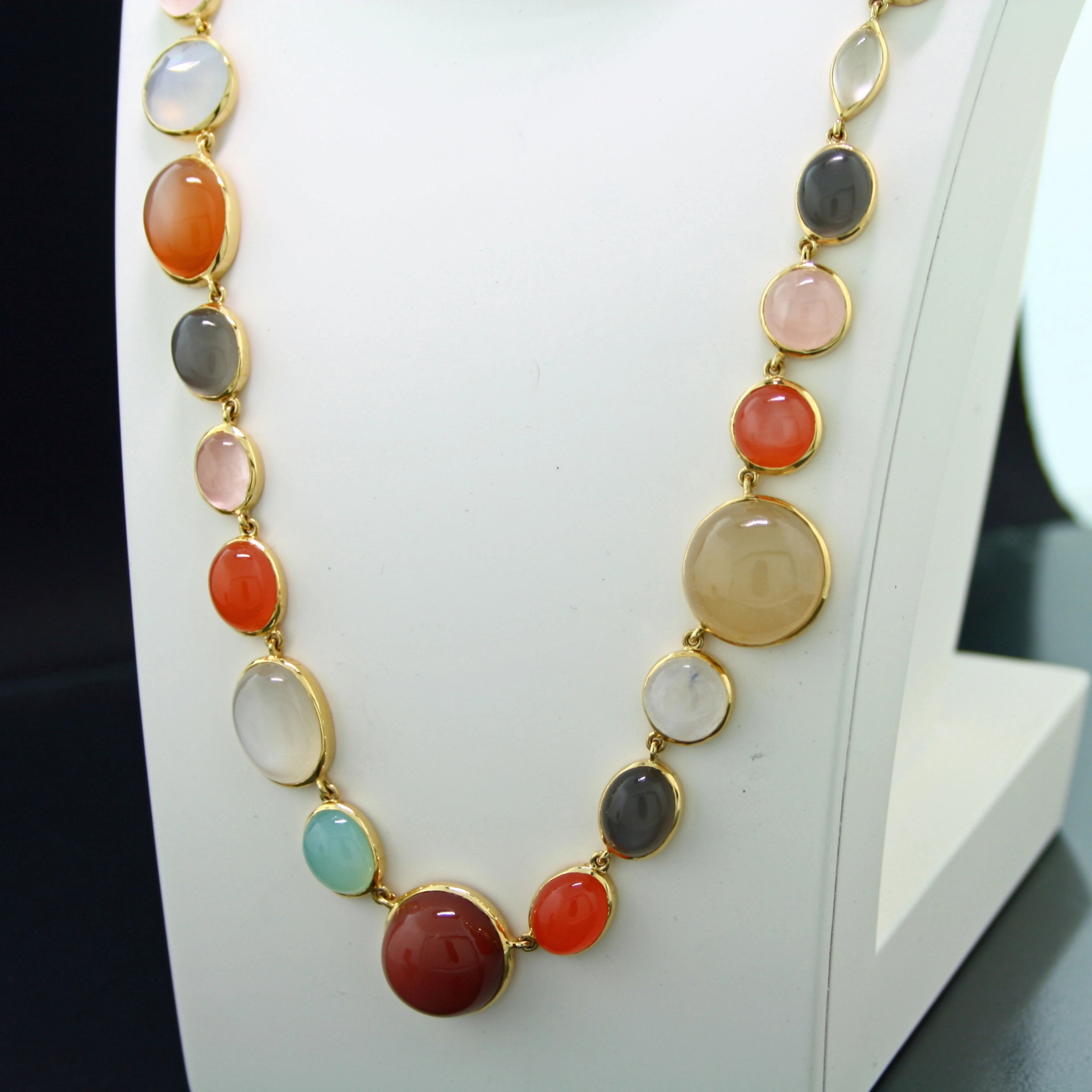 Mondsteincollier, 750/-GG.