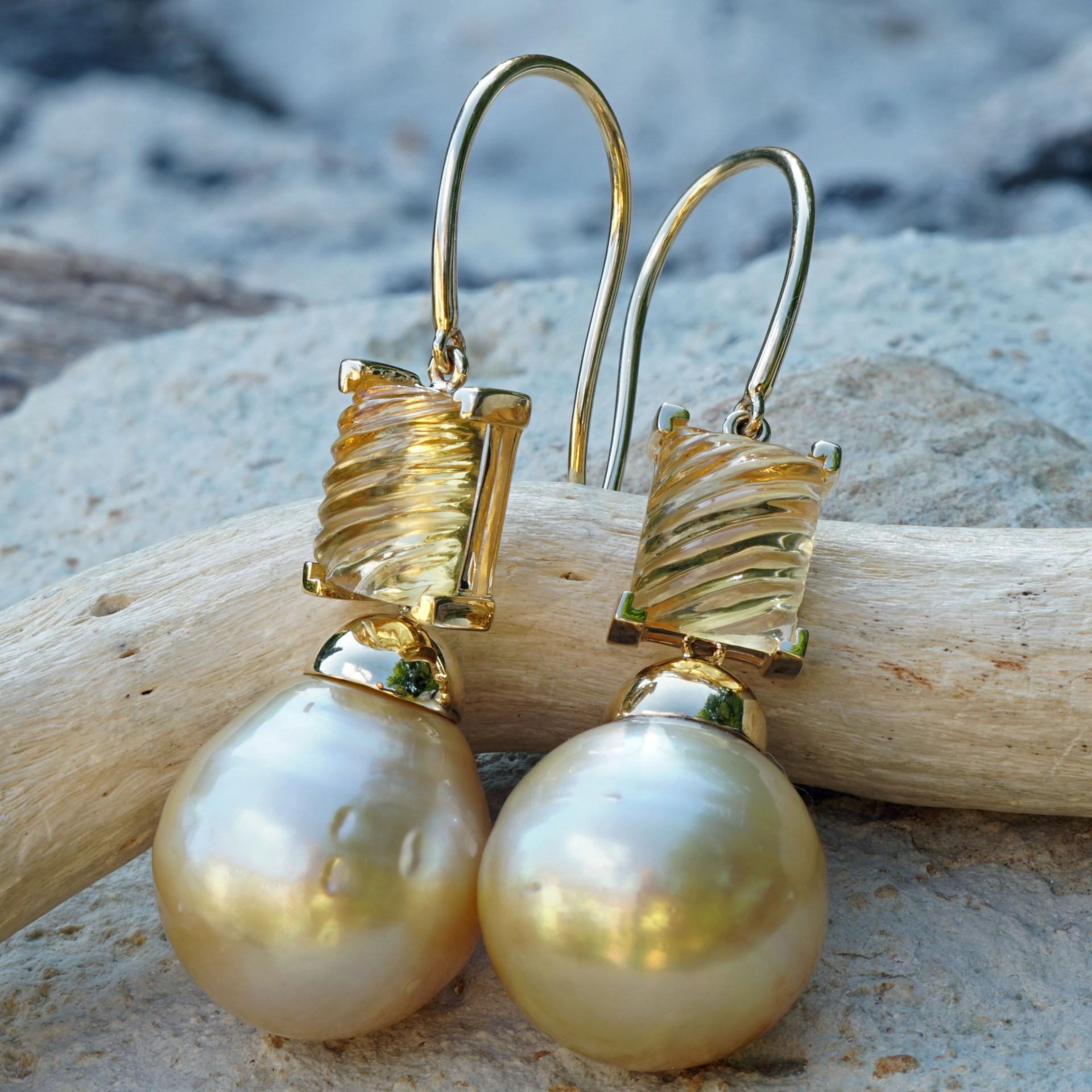 Citrin Southsea Pearl Earrings 18 kt Gold 41 x 15,5 mm ....quite huge