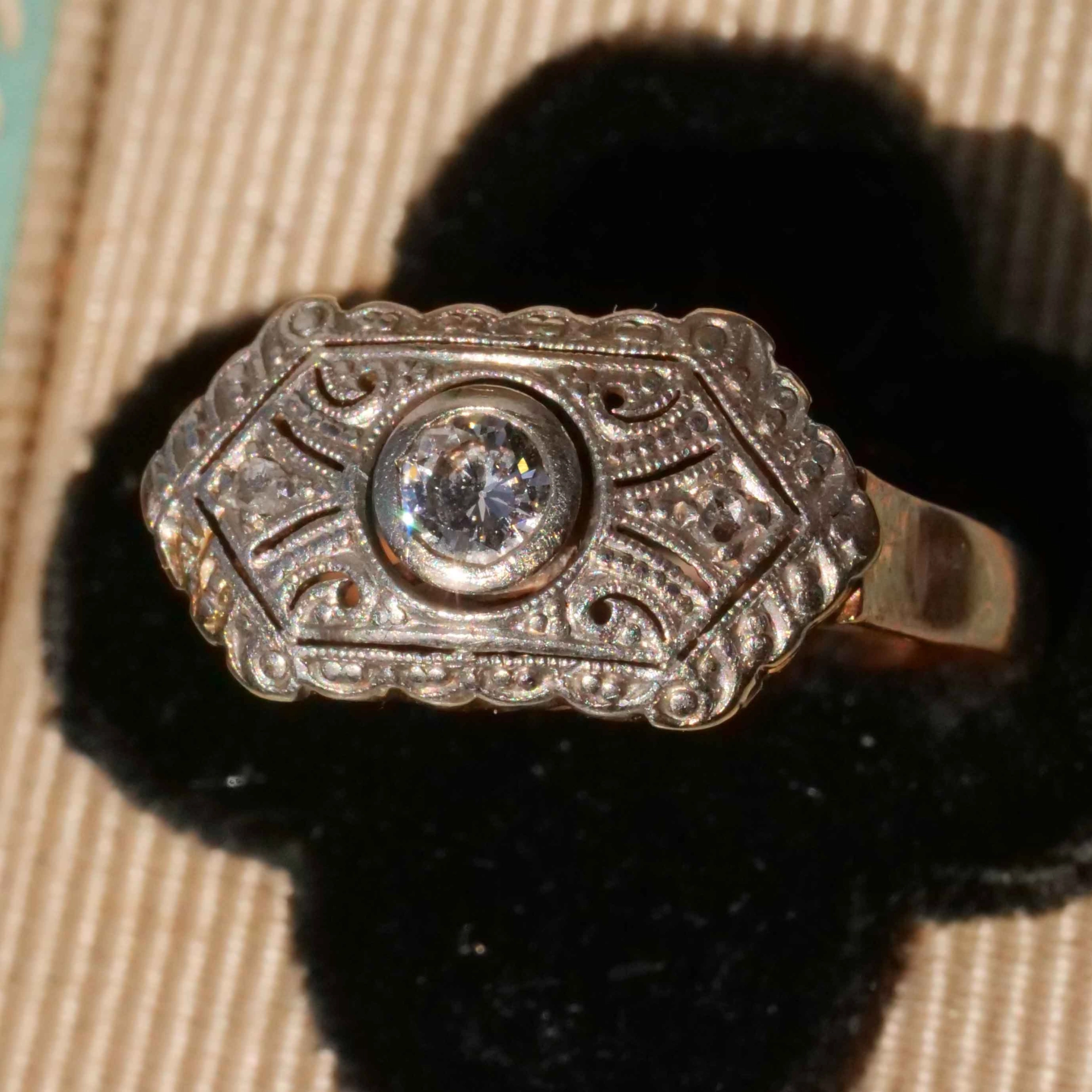 Art Deco Ring Diamonds total 0..22 ct 14 kt Gold..dazzling History