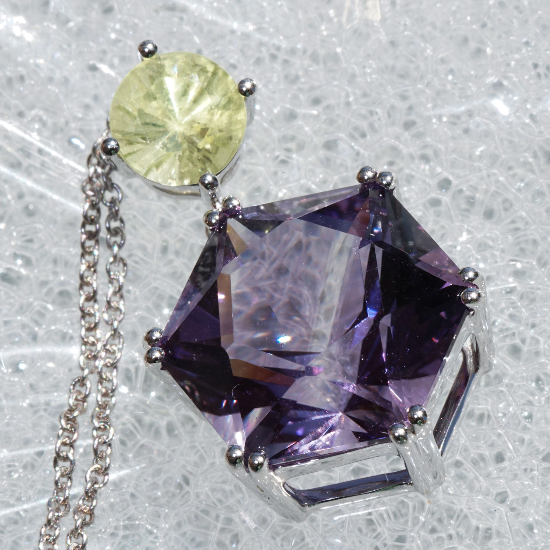 Chrysoberyll Amethyst Pendant with Chain...neverseen Colors...18 kt White Gold