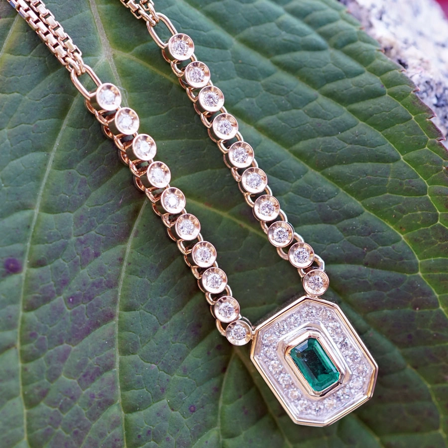 Emerald Platinum Necklace as a classic... beautiful and elegant...0.58 ct