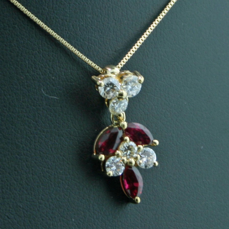 Rubin-Brillant-Collier-750er-Gelbgold