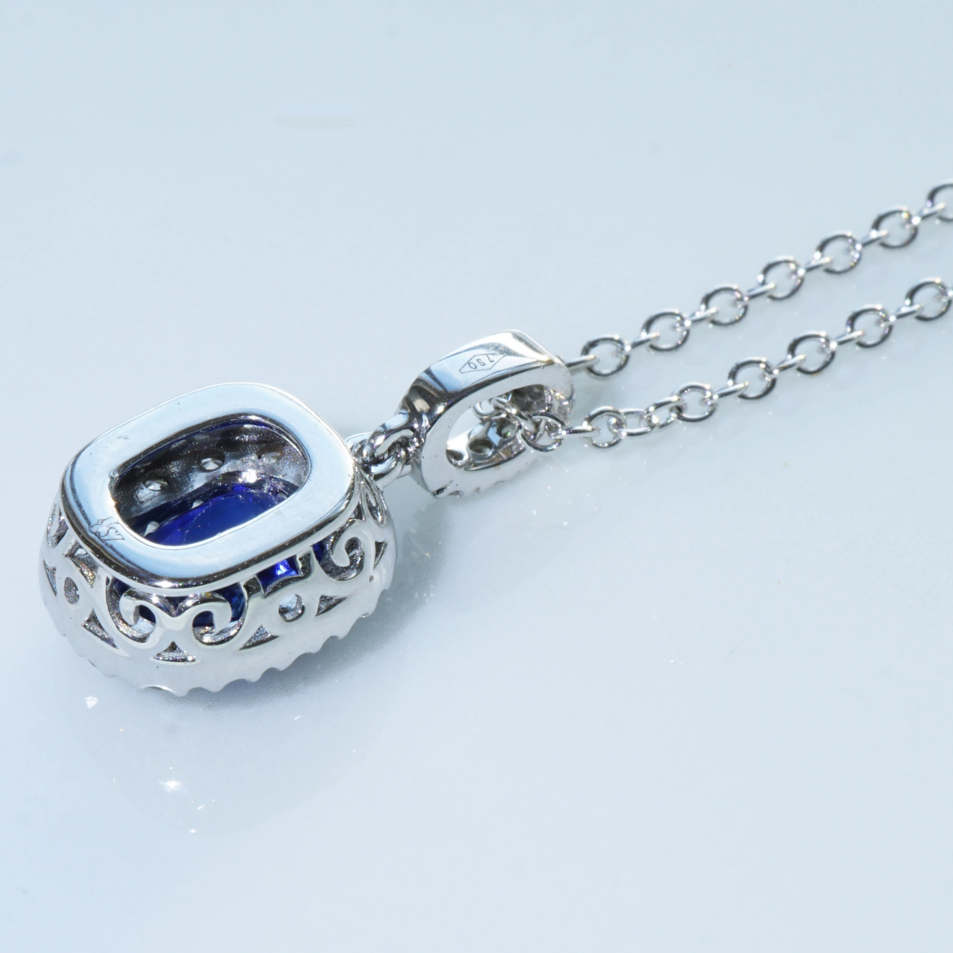 Top Saphire Brilliant Pendant with Chain 18 kt White Gold 1.14 ct AAA+