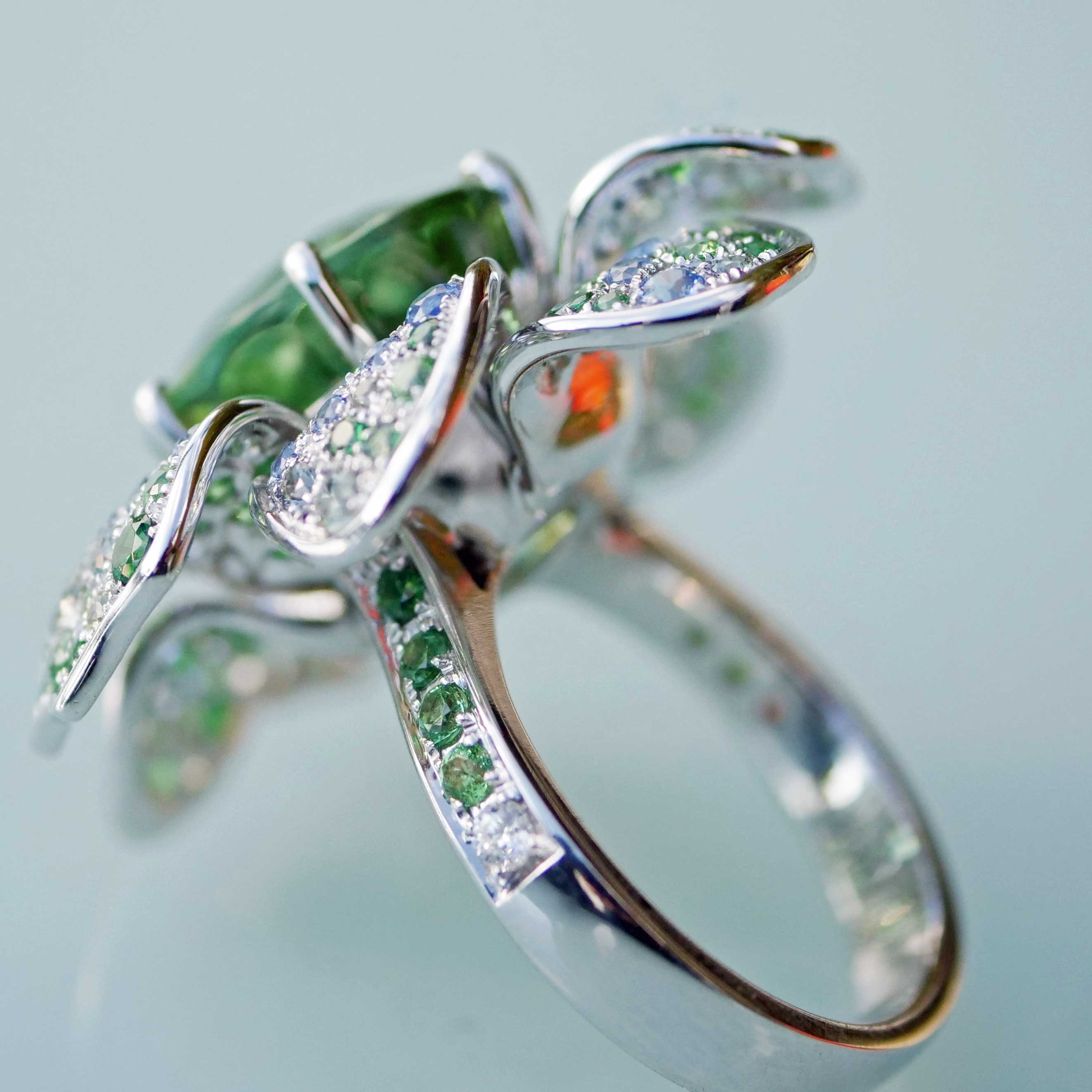 Tourmaline Sapphire Tsavorith Blossoms Ring 750 White Gold... from the famous Jaba mine in Afghanistan 13.65 ct