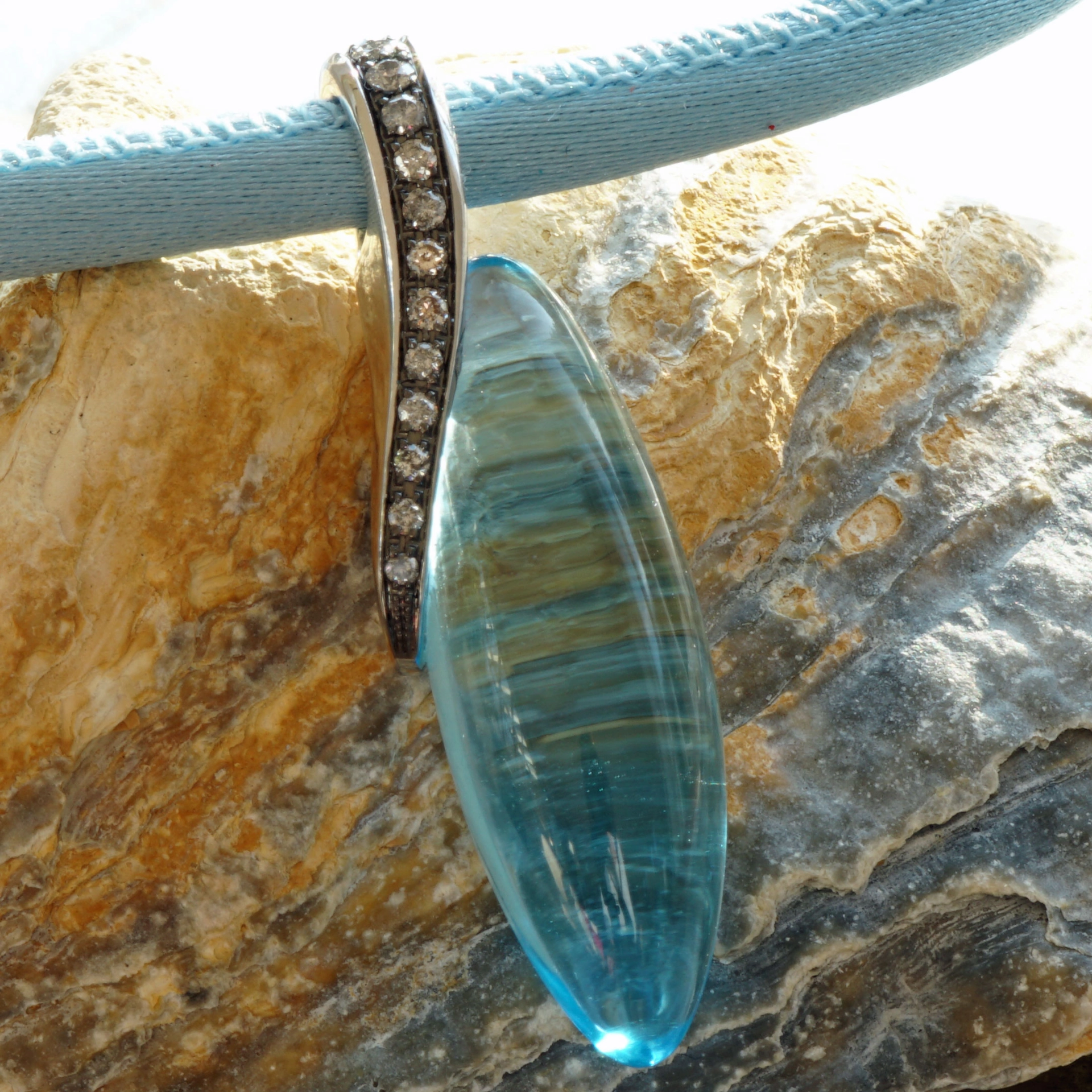 Amazing Color Blue forever a Blue Topas approx. 24 ct modern Setting with Grey Diamonds