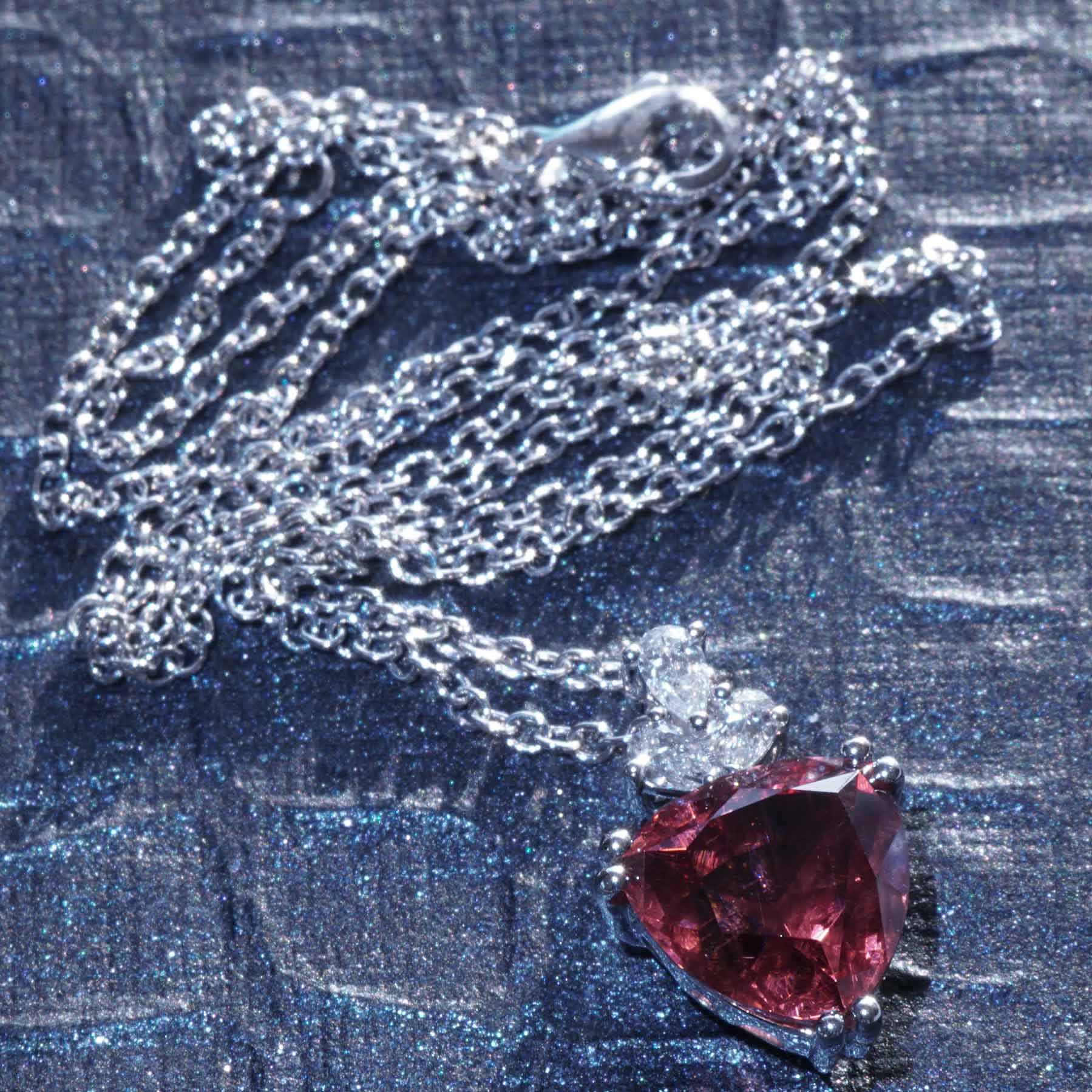 Malaya Garnet Brilliant Necklace 5.47 ct 0.22 ct 750 white gold - the most changeable among the gemstones, color change desired