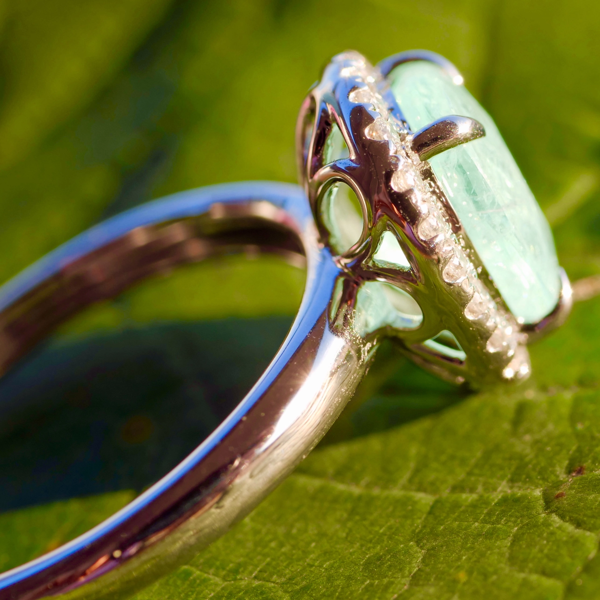 Paraiba Tourmaline Diamond Ring...Whitegold...Blue-Greenish Pool Color