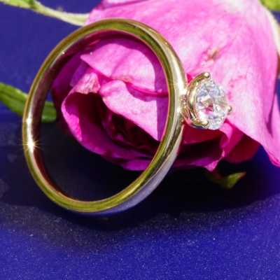 Round full cut brilliant Ring 0.50 ct D (very fine white) / VS2 (very small inclusions) with GIA report 18 kt Gold