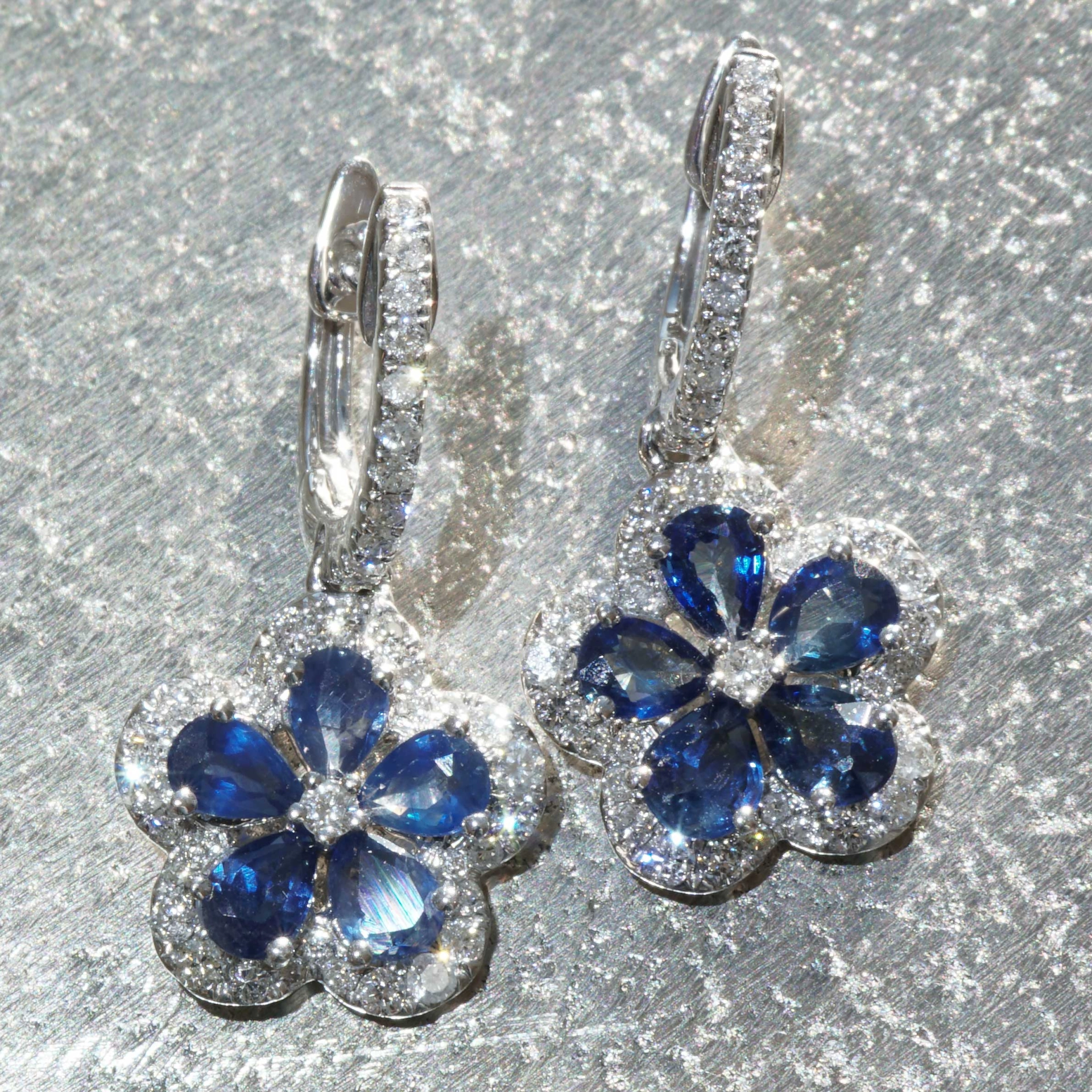 Saphire Brilliant Earrings floral Style...sooo pretty... 18 kt White Gold 