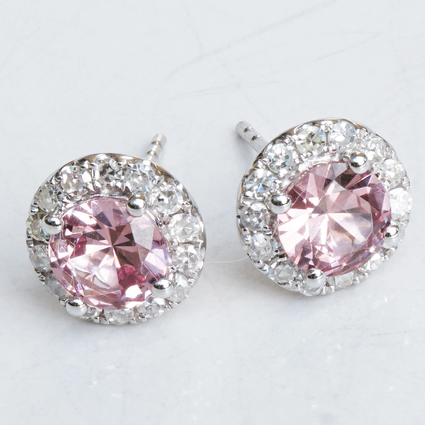 Malayer Granat Diamant Ohrstecker AAA+ 9 mm 750er Weissgold W SI Top Farbe leuchtend pink l.orange