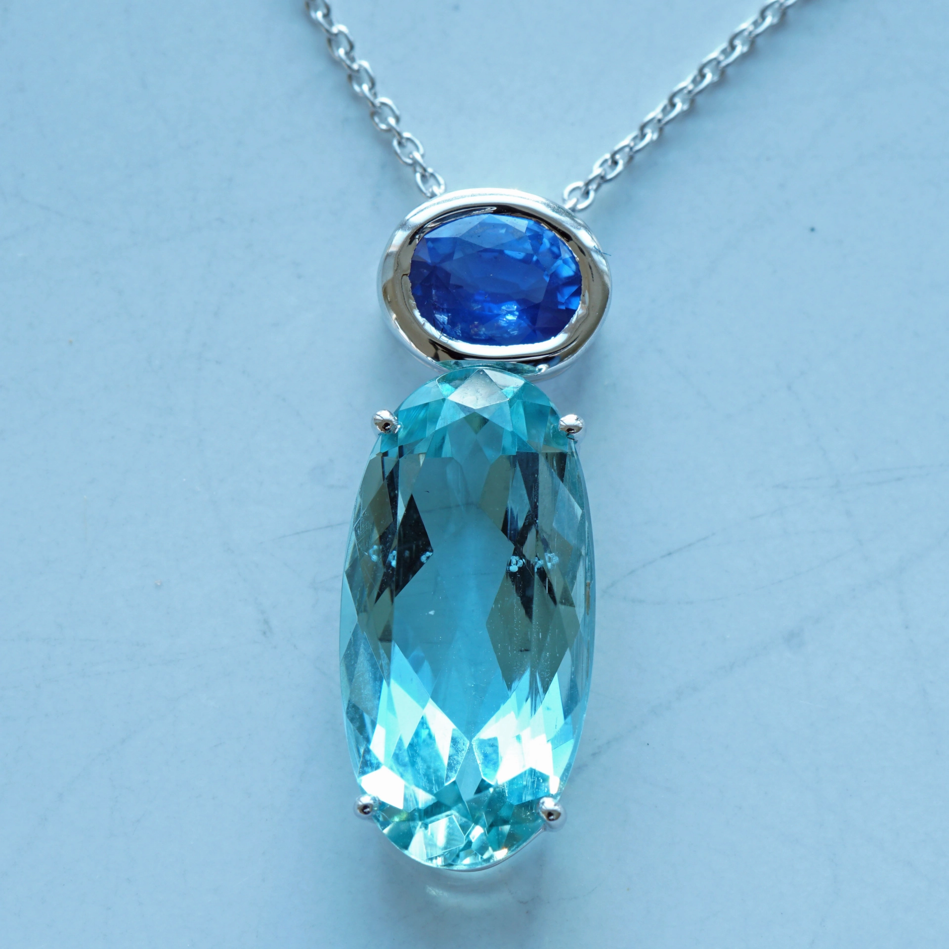 Aquamarin Saphir Anhänger m. Kette 750er Weissgold 4.59 ct 0.69 ct AAA
