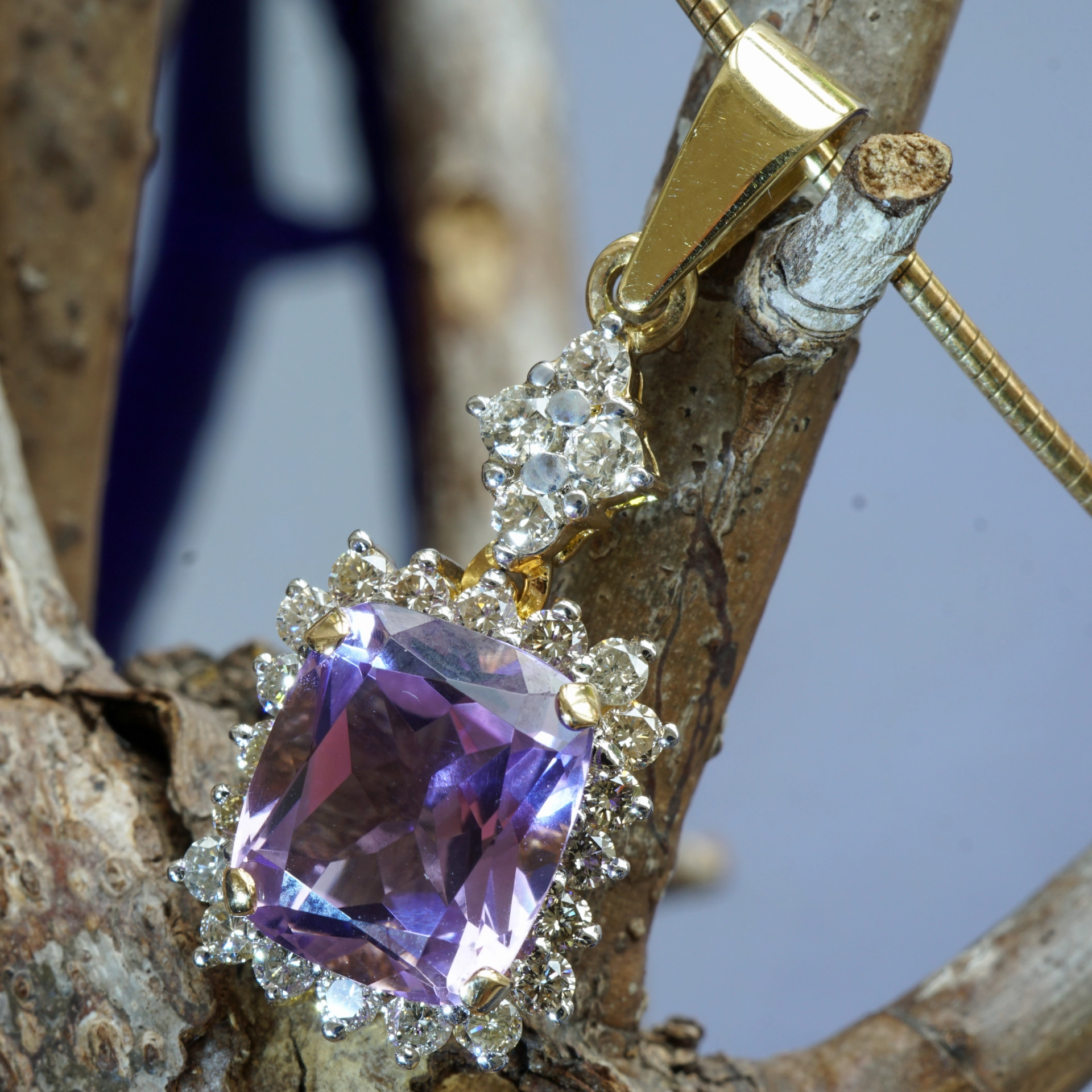 Amethyst Diamond Pendant 18 kt Gold sooo precious
