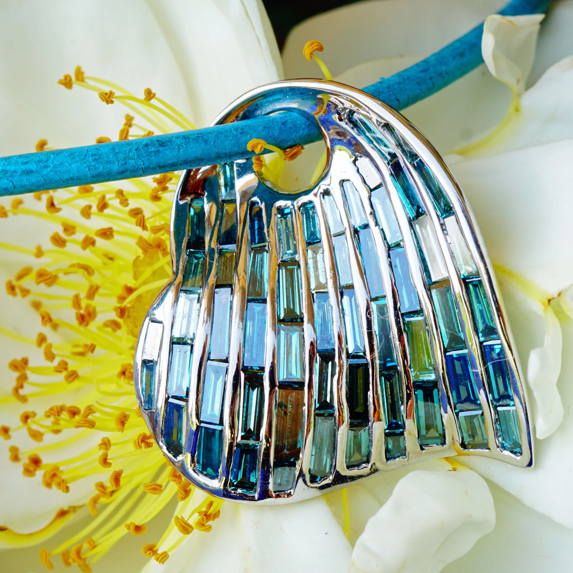 *HEART/HERZ Indigoblau*Brillant Anhänger/Kette 750er Weißgold 2.85 carat