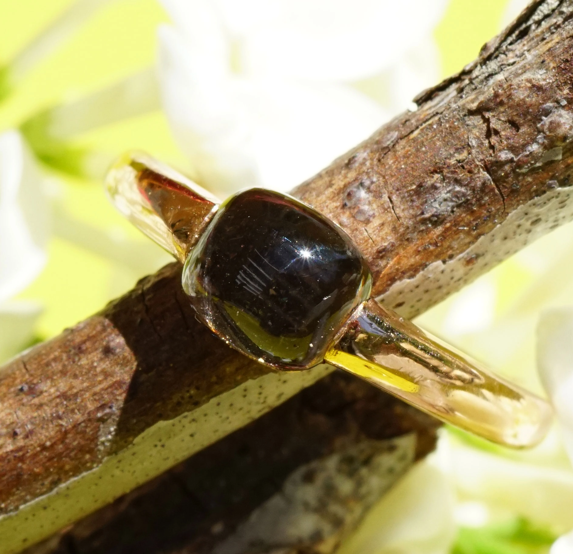 Cushion Ring Smokey Quartz 18 kt Yellowgold..so much fun