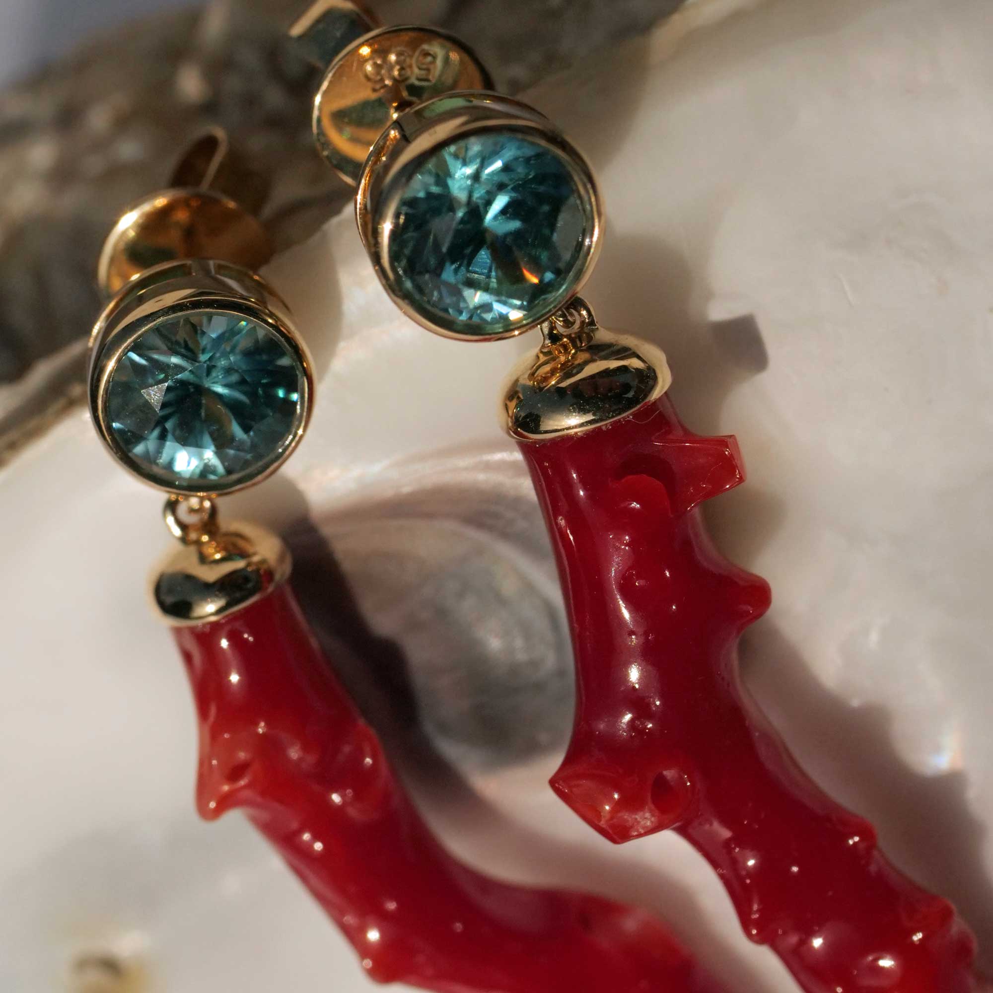 Korall Ast  Blau Zirkon Ohrhänger 585er Gelbgold...Eintauchen in die Welt der Meere 2.35 ct 20 ct 