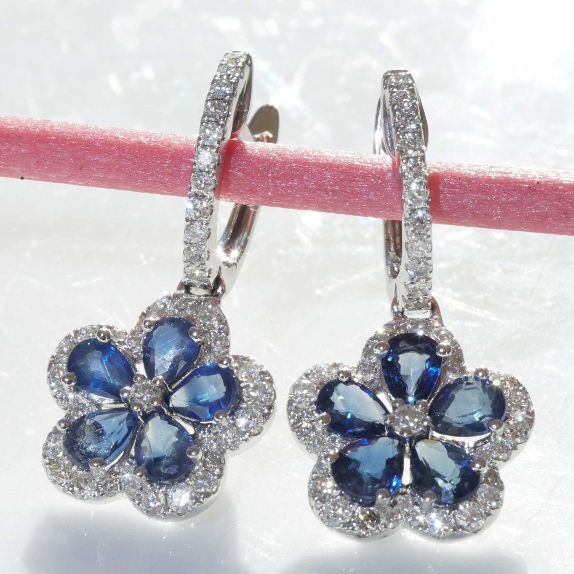 Saphire Brilliant Earrings floral Style...sooo pretty... 18 kt White Gold 