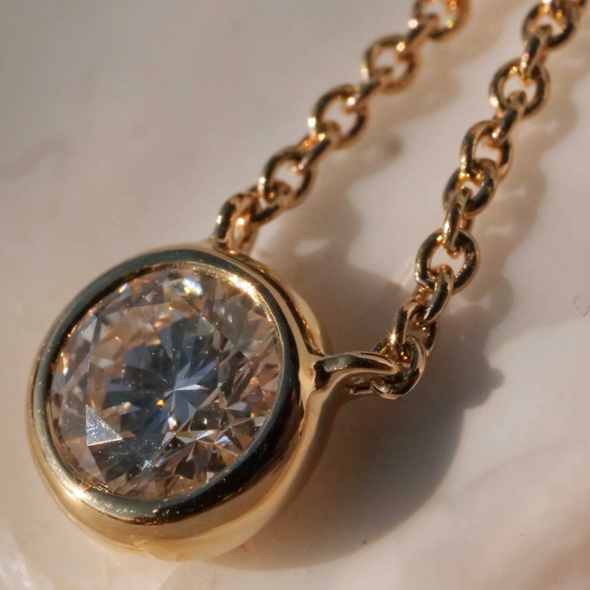 Brilliant Necklace 0.50 ct E (very fine white) / SI1 (small inclusions) with GIA report 18 kt Gold